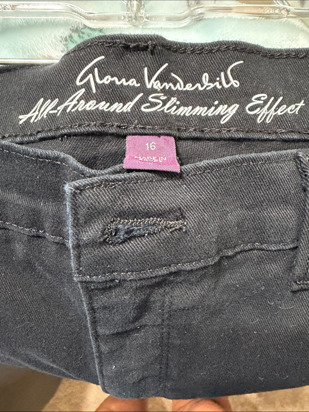Gloria Vanderbilt Black Slimming Effect Capris